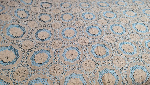 Copriletto pizzo Burano beige