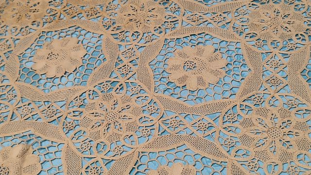 Copriletto pizzo Burano beige