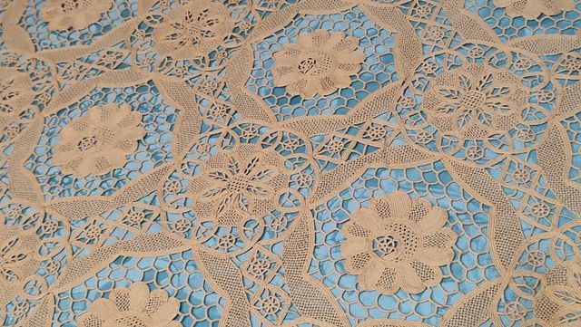 Copriletto pizzo Burano beige