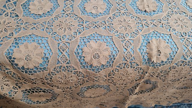 Copriletto pizzo Burano beige