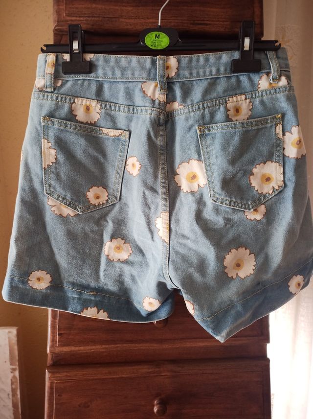 Shorts vaqueros con margaritas - M