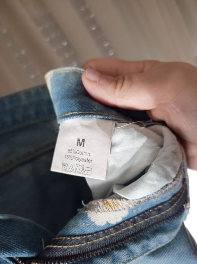 Shorts vaqueros con margaritas - M