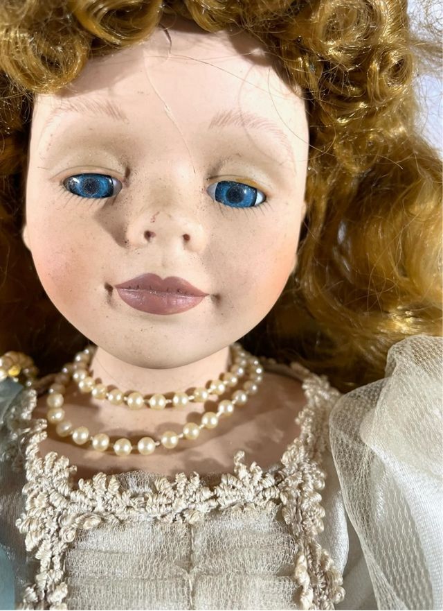 Muñeca porcelana Antonia Stewart Ross