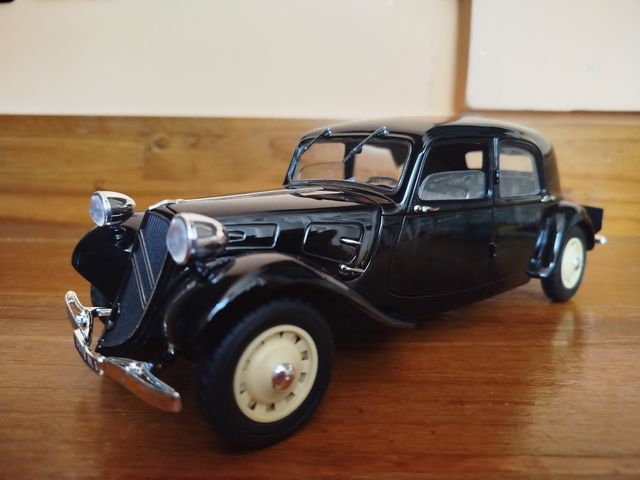 Citroën Traction 11 B - 1938 (1:18)