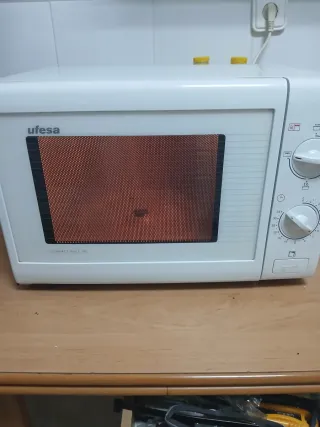 Microondas Ufesa Compact Grill 190