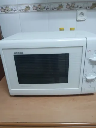 Microondas Ufesa Compact Grill 190
