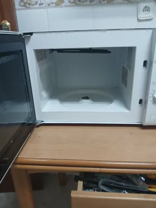 Microondas Ufesa Compact Grill 190