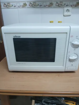 Microondas Ufesa Compact Grill 190