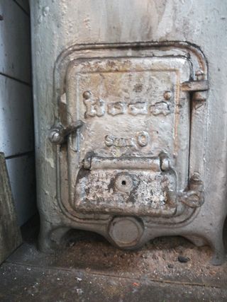 Caldera Roca carbón leña antigua