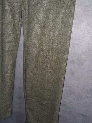 Sudadera con capucha verde oliva con su pantalon