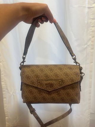 Bolso bandolera Guess beige