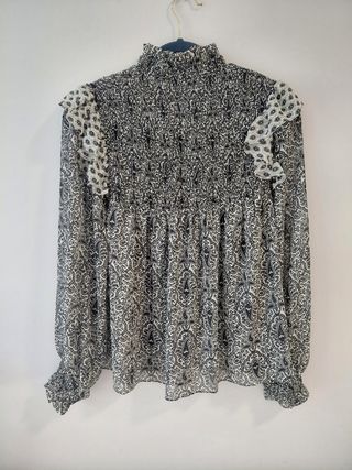 Blusa estampada blanco y negro
