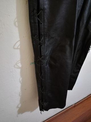 Pantalones de cuero para moter@s con cordones