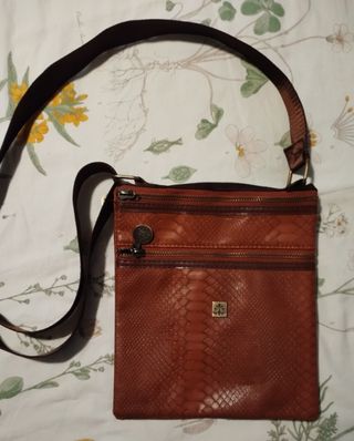 Bolso bandolera marrón efecto piel serpiente