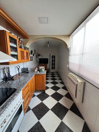 Cocina rústica de madera: Muebles y electrodomésti