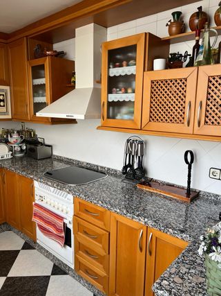 Cocina rústica de madera: Muebles y electrodomésti