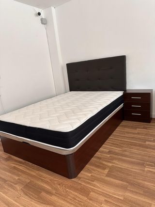 Cama doble con colchón