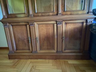 Vitrina antigua de madera