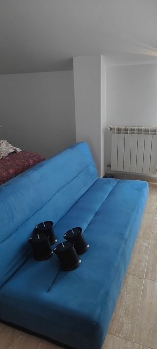 Sofá cama azul - Cómodo y estable. Ubicación: Noja