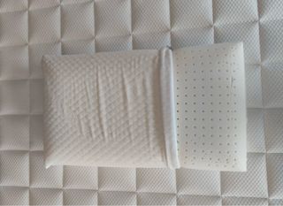 Cuscino guanciale in memory foam traspirante