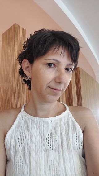 Busco trabajo.Niñera ,camarera, ventas ,limpieza.
