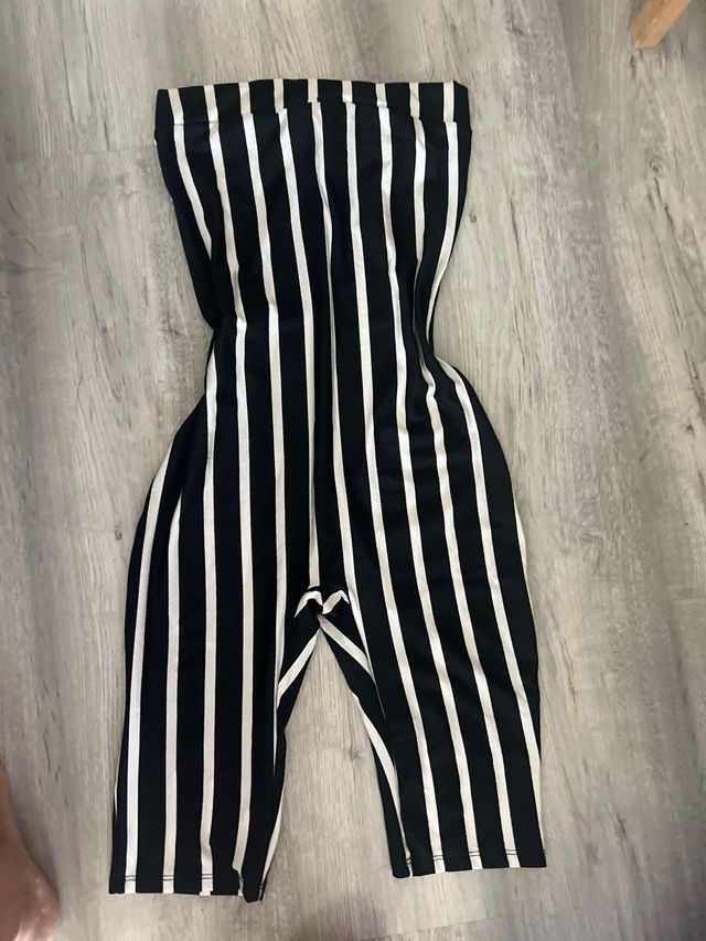 Vestido rosa neón & Pantalón marrón