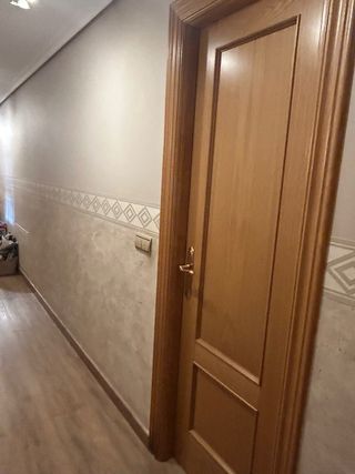 Puertas chapadas en roble de vivienda  7 unidades