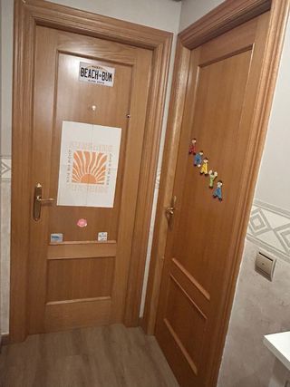 Puertas chapadas en roble de vivienda  7 unidades