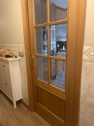 Puertas chapadas en roble de vivienda  7 unidades