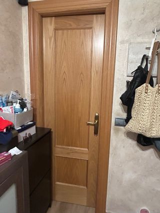 Puertas chapadas en roble de vivienda  7 unidades