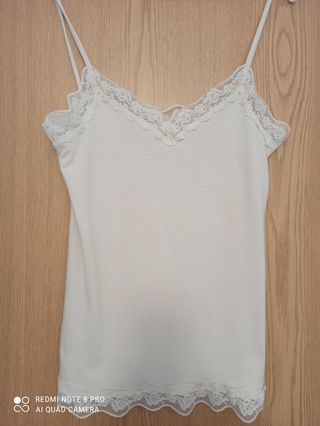 Camiseta Tezenis beige con encaje