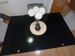 Mesa comedor negra no incluye sillas 
