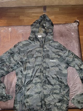 Chubasquero Quechua camuflaje talla S
