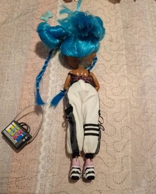 LOL OMG bambola capelli blu