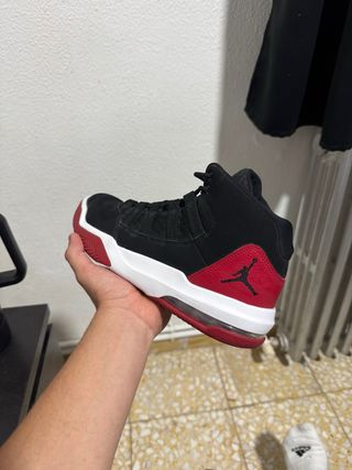 Zapatillas Jordan Max Aura - Negras/Rojas