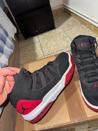 Zapatillas Jordan Max Aura - Negras/Rojas