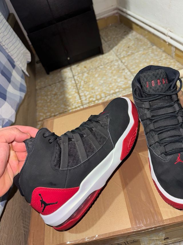 Zapatillas Jordan Max Aura - Negras/Rojas