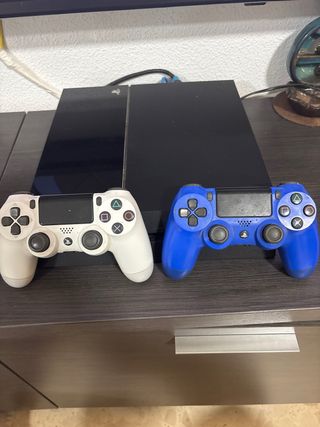 PS4 (PlayStation 4) + 2 mandos + 12 juegos 
