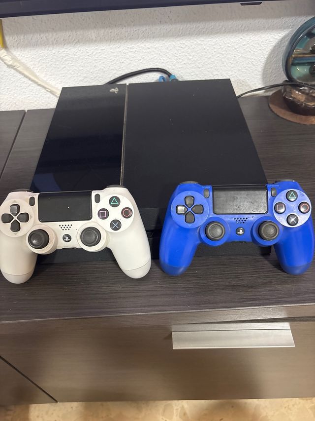 PS4 (PlayStation 4) + 2 mandos + 12 juegos