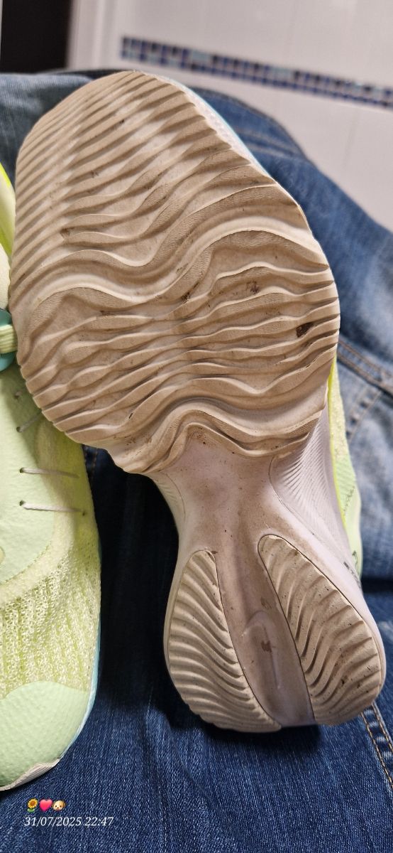 Zapatillas Nike FLYEASE - Amarillas y Azules