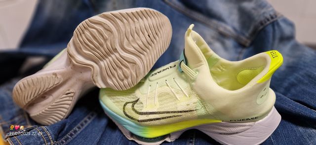 Zapatillas Nike FLYEASE - Amarillas y Azules