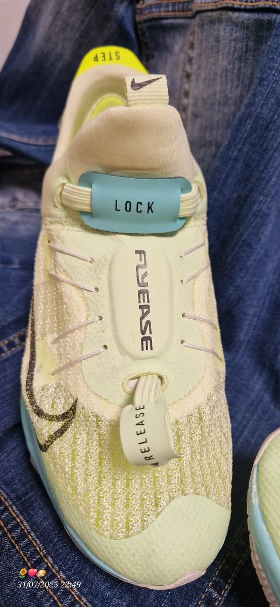 Zapatillas Nike FLYEASE - Amarillas y Azules