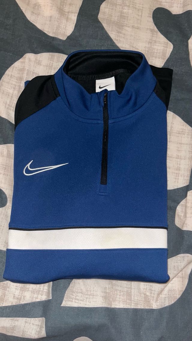Sudadera Nike azul y negra