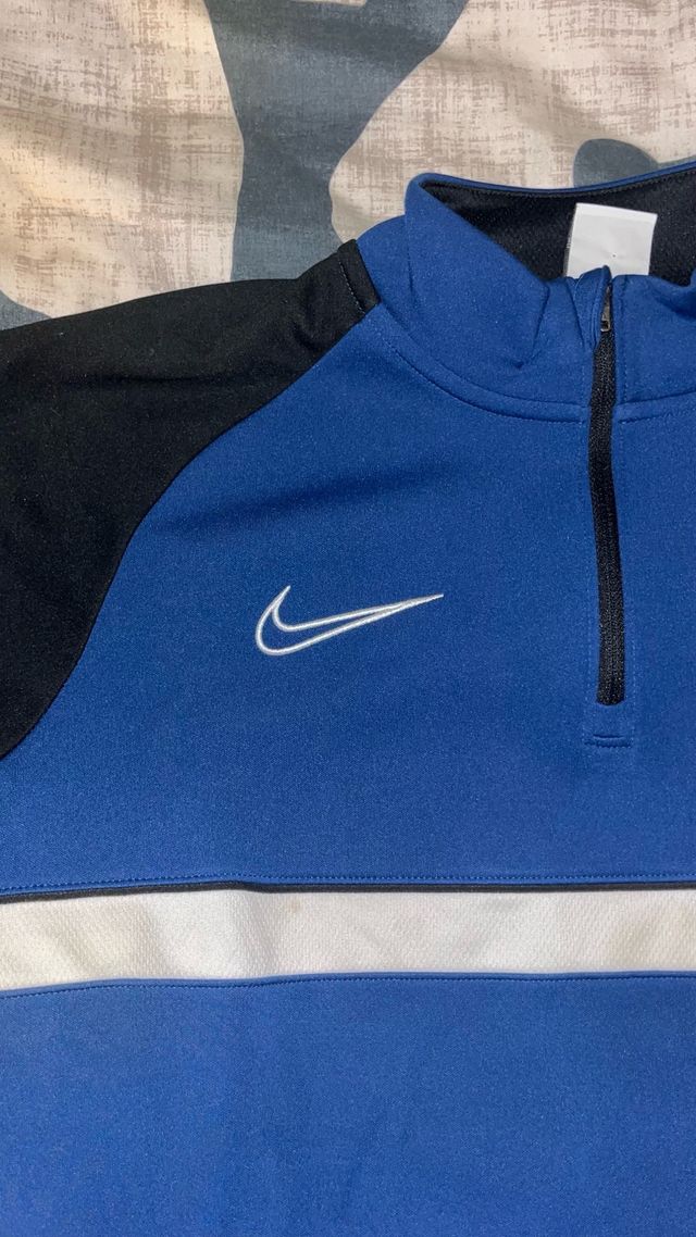 Sudadera Nike azul y negra