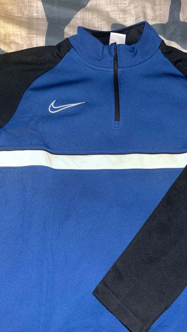 Sudadera Nike azul y negra