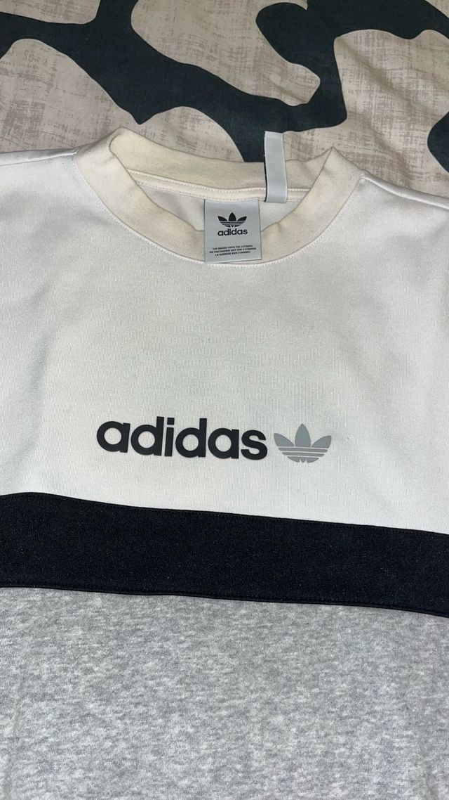 Sudadera Adidas gris y blanca