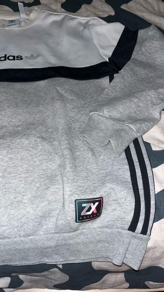 Sudadera Adidas gris y blanca