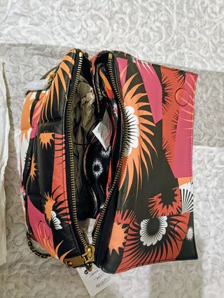 Bolso Desigual estampado floral.