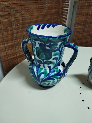 Jarrón y botijo cerámicos azul y verde