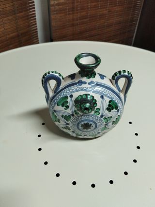 Jarrón y botijo cerámicos azul y verde
